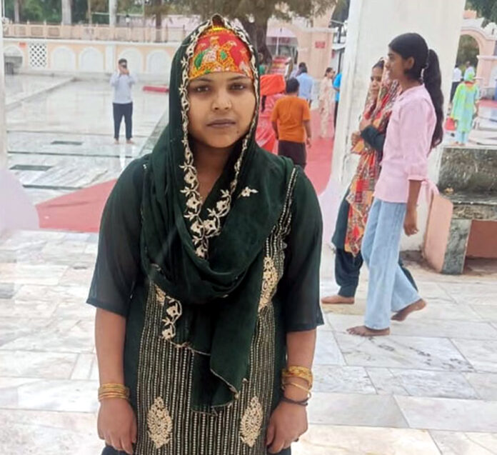 मोहाली के मटौर गांव की घटना के बाद सरहिंद नहर किनारे जांच और तलाशी अभियान चलाती पुलिस एवं बचाव दल की टीम।