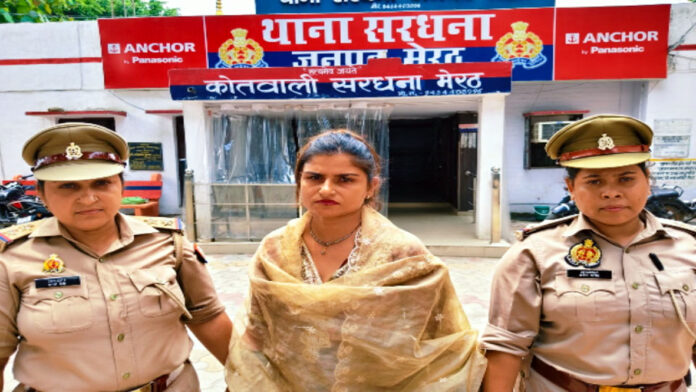 हरिद्वार से गिरफ्तार की गई सरधना लूटकांड की आरोपी ज्योति चौधरी, जिसे इंस्टाग्राम गतिविधियों और तकनीकी निगरानी के आधार पर पुलिस ने पकड़ा।